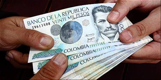 Salario mínimo quedó en 689.454 pesos; sindicatos estudian paro cívico