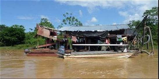 Los 'dragones brasileños' barren la vida en los ríos 